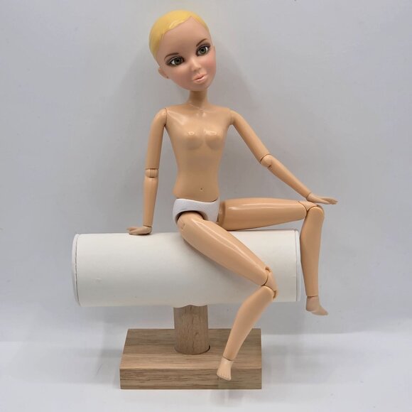 LIV Fashion Doll Nude Jointed Poseable Hayden 2009 With 3 Wigs & Brush - Picture 11 of 11